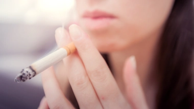 Cancer du poumon : vers un dépistage généralisé pour toutes les fumeuses ?