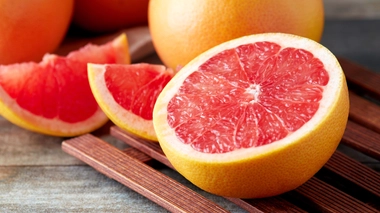 Médicaments et pamplemousse : pourquoi faut-il se méfier ?