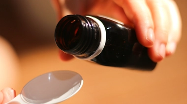 Les autorités sanitaires françaises avaient indiqué dès septembre que l'autorisation de mise sur le marché de ces sirops avait été retirée, et que ceux déjà en place dans les pharmacies ou centres de santé seraient retirés de la circulation