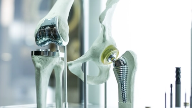 Comment la prothèse de hanche a-t-elle été inventée ?
