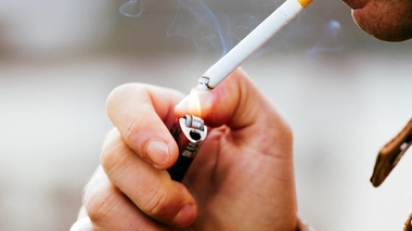 le tabagisme quotidien a, pour sa part, progressé chez les femmes (23% contre 20,7%) et chez les personnes peu ou pas diplômées (32% contre 29%)