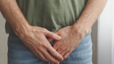 Le patient présentait un gonflement et des douleurs du testicule