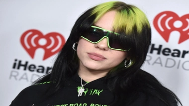 Comme Billie Eilish, les personnes atteintes d’hypermobilité sont très souvent mal diagnostiquées.