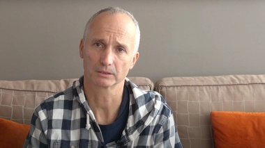 Les stages proposés par Eric Gandon, moyennant plusieurs centaines, voire milliers d'euros, consistaient à ne pas absorber d'aliments solides durant une à plusieurs semaines, sans suivi médical