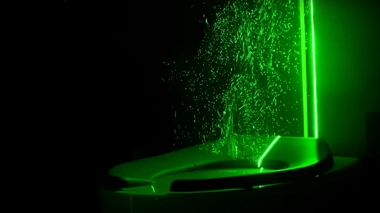 Les lasers ont permis de révéler toutes les gouttelettes et aérosols projetées dans l’air après avoir tiré la chasse d’eau.