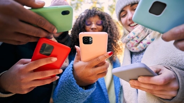 Selfite, text neck, nomophobie… quand les smartphones nous rendent malades