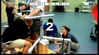 Une stimulation électrique remet un homme paraplégique sur ses deux pieds !