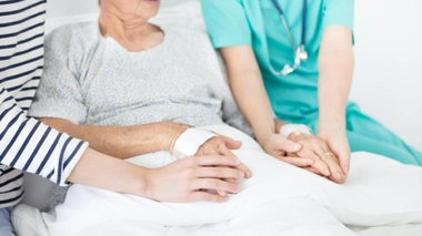 Les membres de la Convention citoyenne suggèrent d'inscrire dans la loi un droit opposable à l'accompagnement à la fin de vie et aux soins palliatifs