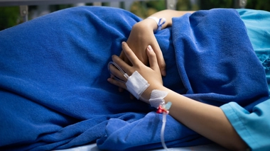 La petite fille souffre du syndrome de Raiponce, lié à la trichotillomanie qui consiste à arracher et à avaler ses cheveux.