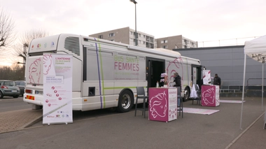 Mieux soigner les femmes isolées... à bord d'un bus