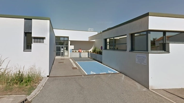 L'une des plaignantes a perdu connaissance et a dû être transportée aux urgences.