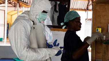 Ebola : 100 morts en trois semaines en RDC