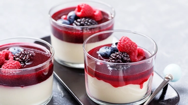 La panna cotta est un dessert traditionnel de la cuisine italienne