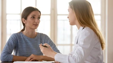 Outre des soins gynécologiques, les sage-femmes animeront des ateliers de sensibilisation au consentement et à la vie affective et sexuelle et par ce biais pourront détecter des violences. 