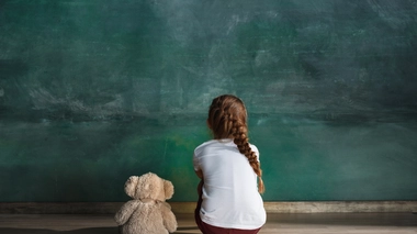 L'autisme se définit comme un trouble neurodéveloppemental, longtemps amalgamé avec des maladies psychiatriques