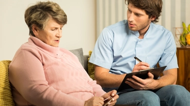 Démence sénile: "Le temps de la camisole chimique est dépassé"