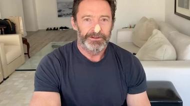 “Même si vous voulez être bronzés, croyez-moi, ça ne vaut pas le coup", a exhorté Hugh Jackman