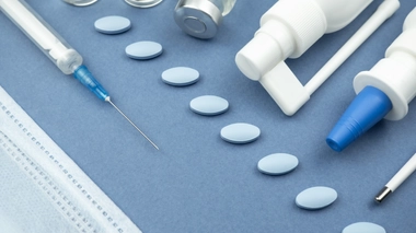 La béthaméthasone est utilisée pour son effet anti-inflammatoire puissant en comprimés, en pommades ou en injection.