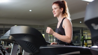 L'activité physique aide à réduire les symptômes des maladies chroniques et à limiter le risque de complications.