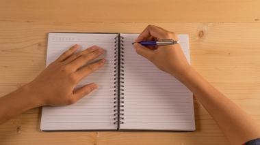 Pourquoi écrit-on de gauche à droite en Occident ?