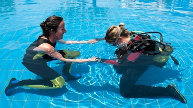 Un EHPAD de l’Aveyron propose à ses résidents des séances de plongée