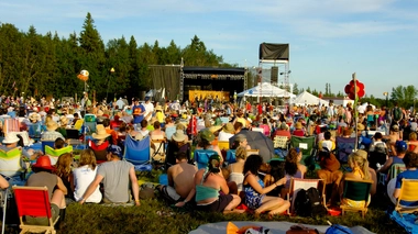 Le festival de musique Solidays, organisé par l’Association Solidarité Sida, nécessitera la présence de presque 2 000 bénévoles.