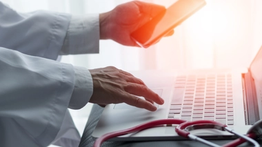 La nouvelle offre de téléconsultations du groupe privé Ramsay fait scandale auprès des médecins.