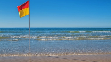 A quoi correspondent les différents drapeaux de baignade ?