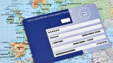 La Carte européenne d’assurance maladie (CEAM) permet de rembourser les frais médicaux dans l’un des pays de l’Espace économique européen ou en Suisse