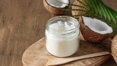 Vous voulez éloigner les moustiques de votre peau ? Pensez à l'huile de coco ! 