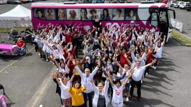 Après l'incendie, le bus du cœur des femmes renaît de ses cendres