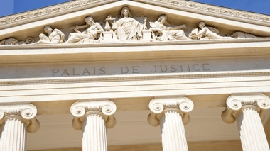 L'accusé a reconnu les faits, assurant que cette pratique avait pour but de "calmer les nerfs" ou de "débloquer".