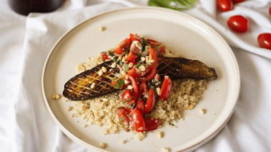 Recette du quinoa aux courgettes grillées et condiment de tomates-basilic