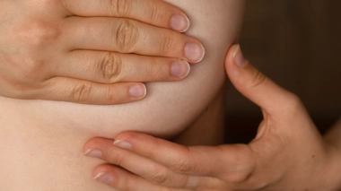 Comment bien réaliser une autopalpation des seins