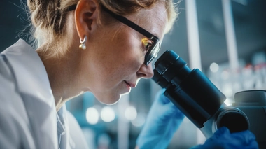 Immersion à l'Institut Curie : ces nouvelles machines qui diagnostiquent les cancers