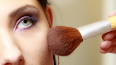 Comment se maquiller et se démaquiller sans abimer sa peau