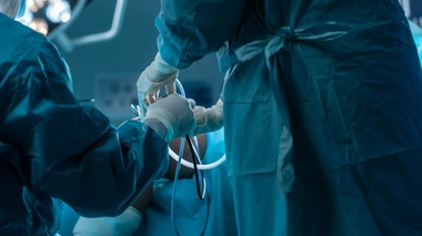 L'opération, "extrêmement complexe", a été menée par une équipe de dix chirurgiens des hospices civils de Lyon