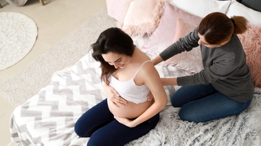 Les doulas construisent un cocon rassurant autour de la femme enceinte pour l'aider à mieux vivre la période de la grossesse.