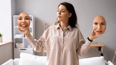 En dépit de ses compétences, la personne qui souffre du syndrome de l'imposteur est persuadée ne pas être à la hauteur.