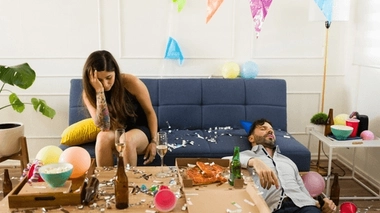 La gueule de bois provoque une grande fatigue, des nausées, des maux de tête entre autres symptômes.