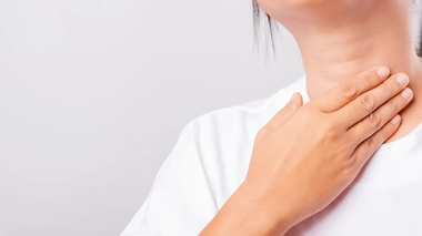 La jeune fille a subi une trachéotomie pour respirer à nouveau correctement