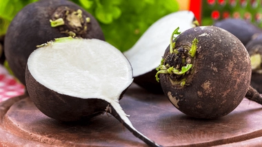 Le radis noir est un légume qui peut faciliter la digestion