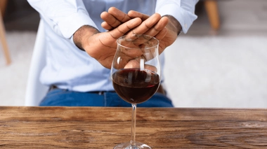 Selon le Pr Amine Benyamina, addictologue, "on retrouve dans le Damp January les mêmes éléments de langage que ceux utilisés par les lobbys de l'alcool"