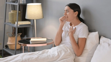 Les quintes de toux persistent plusieurs jours après un mal de gorge