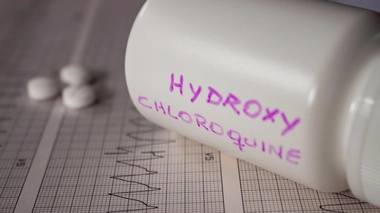 En France, 200 personnes seraient mortes après avoir suivi un traitement à l'hydroxychloroquine pour soigner la Covid-19