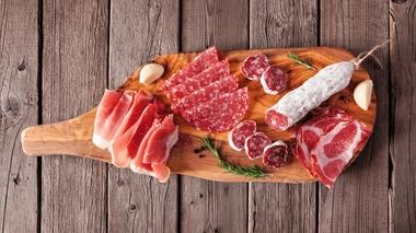 La charcuterie est très grasse et très salée, et donc difficile à digérer
