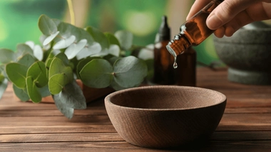 L'huile essentielle d'eucalyptus peut être utilisée pour soulager ou prévenir les rhumes