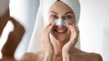 Il ne faut pas percer vos points noirs, même si c’est très tentant de vouloir les faire sortir pour avoir une sensation de peau propre. 