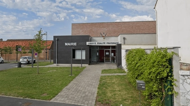 Mairie de Saint-Vaast-en-Chaussée, dans la Somme au nord d’Amiens