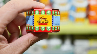 Le baume du tigre provient de la médecine traditionnelle chinoise, et s'est largement répandu en Occident